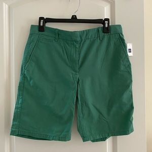 NEW WITH TAGS Green GAP boyfriend roll up shorts